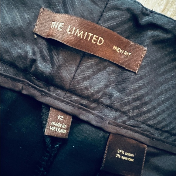 The Limited cuffed short size 12 - Picture 3 of 9